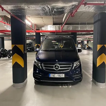 Karel With Garage Parking Prága