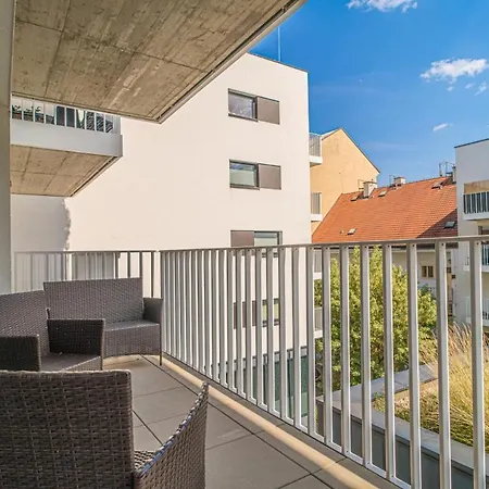 Karel With Garage Parking Apartment Prague