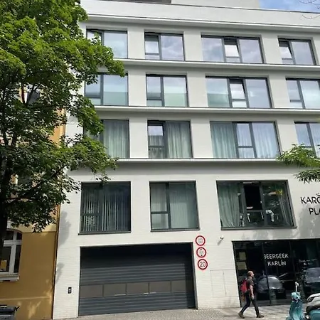 Karel With Garage Parking Διαμέρισμα