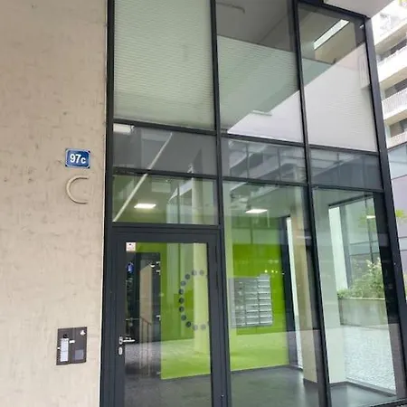 Karel With Garage Parking Διαμέρισμα